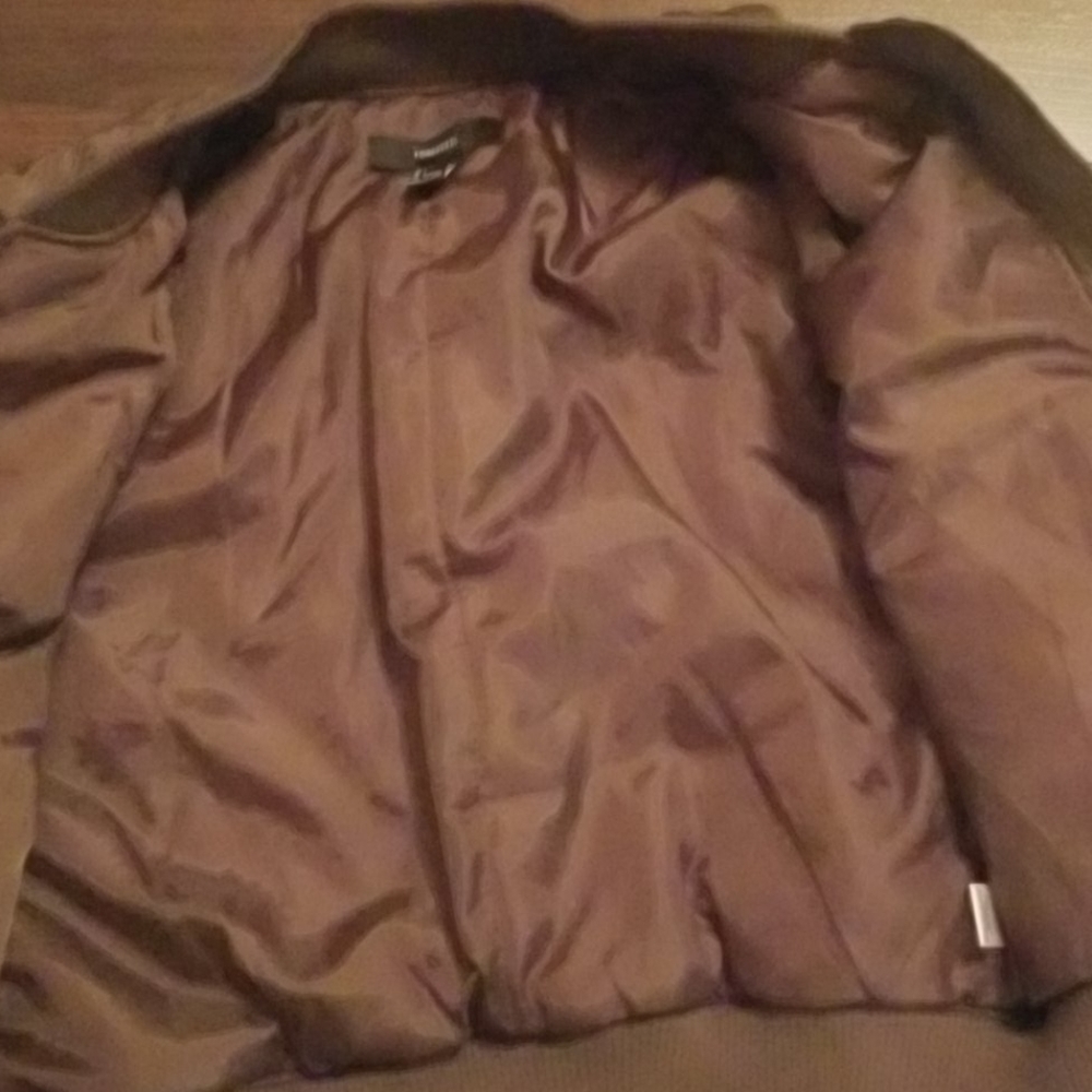 Clothes - Picture 5 of 8